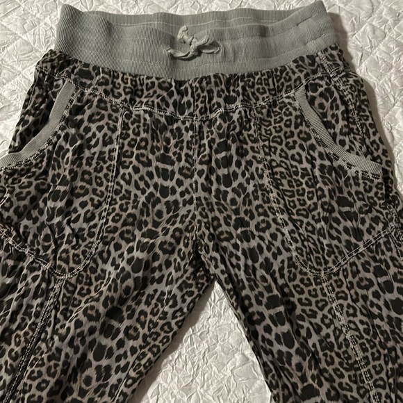 Marrakech Women's Leopard print Joggers - Size S - Picture 4 of 8